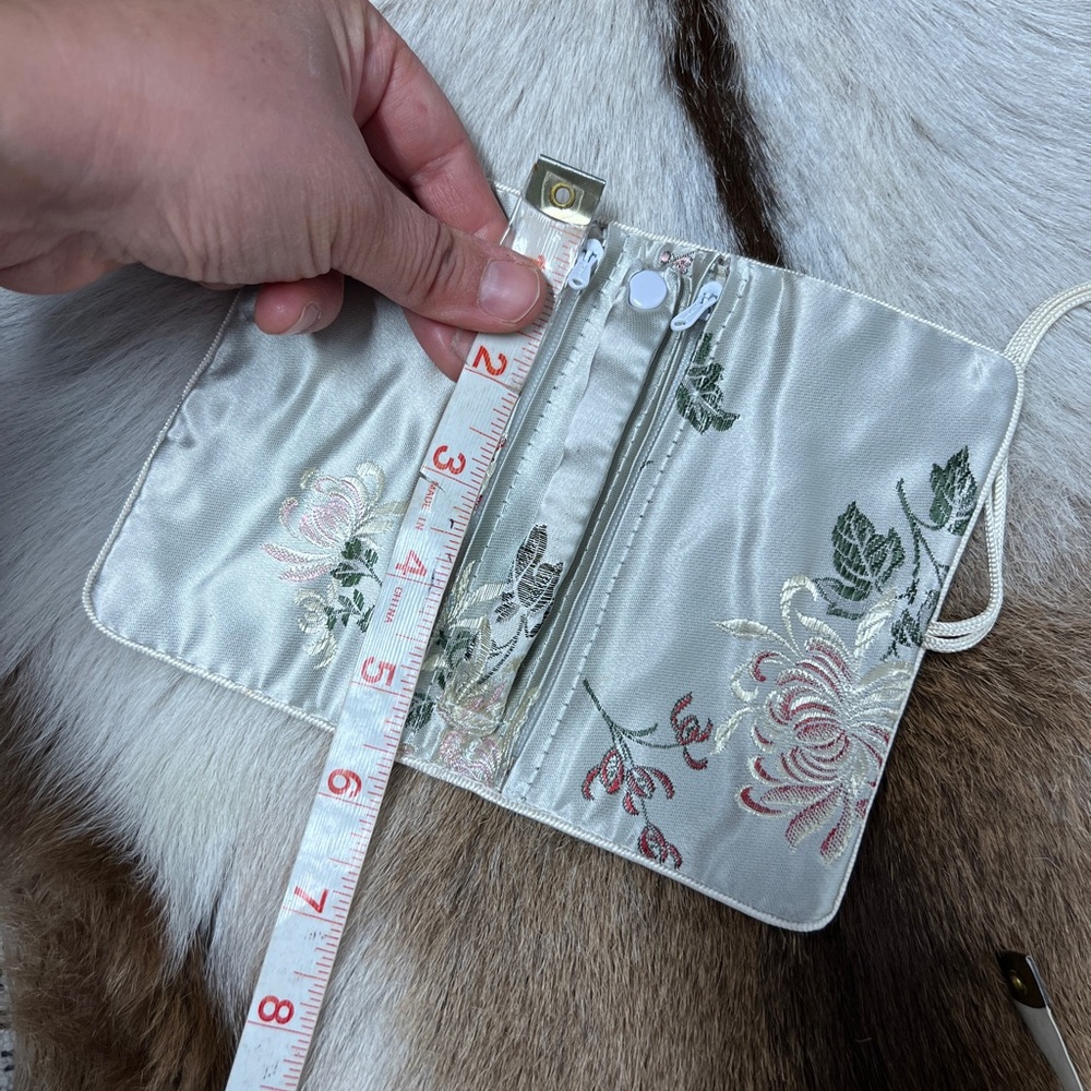 Satin Asian vibes dainty jewelry fabric pouch - Picture 3 of 4